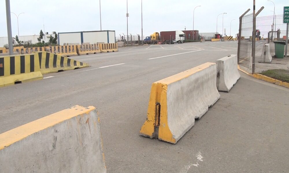 Empresa Portuaria cierra estacionamiento cercano a Humedal Ojos de Mar